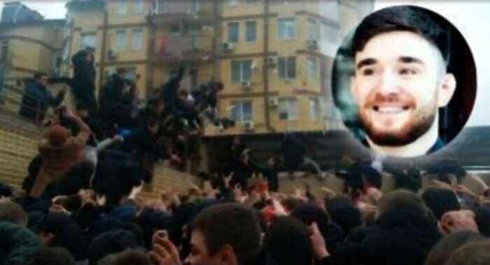 «По стопам Жириновского»: чеченский блогер разбросал деньги на площади Волгограда