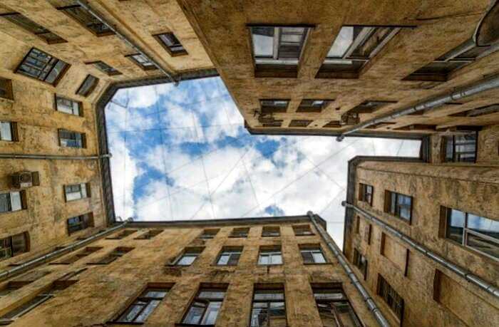 15+ фото петербуржских дворов-колодцев, которые вызовут у вас клаустрофобию