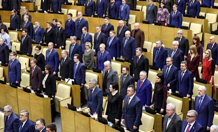 В Госдуме предложили приравнять доходы депутатов к зарплатам простых россиян