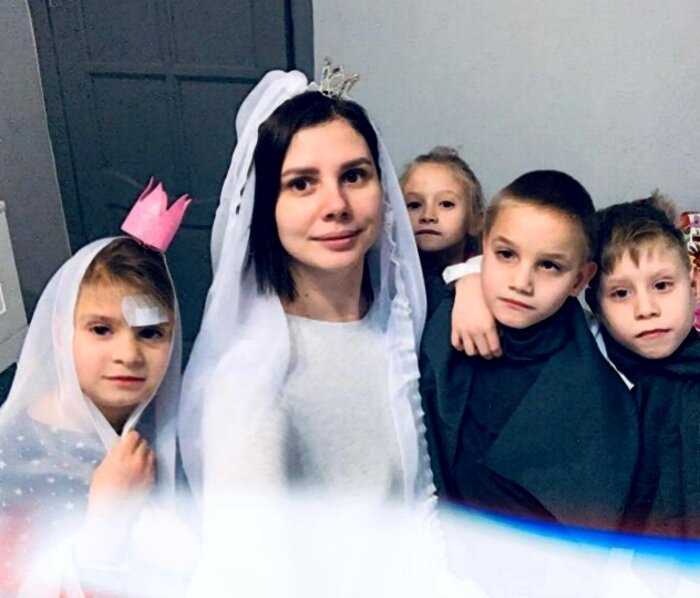 «Санта-Барбара по-русски»: мать пятерых детей развелась с мужем и сошлась с пасынком