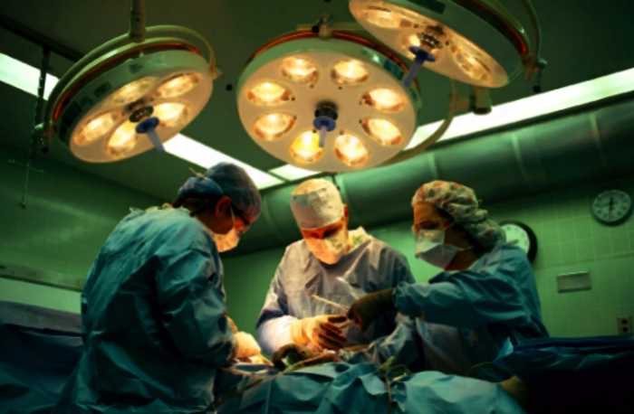 6 самых удивительных операции, которые только проводились хирурги