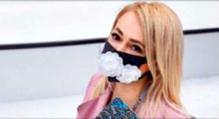 «Это дно»: Рудковскую раскритиковали за гламурную маску от коронавируса