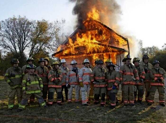 В США пожарный отказался тушить дом бывший жены. Суд встал на его сторону
