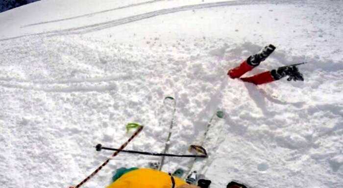 Британец спас из снежного плена лыжницу и снял процесс на видео