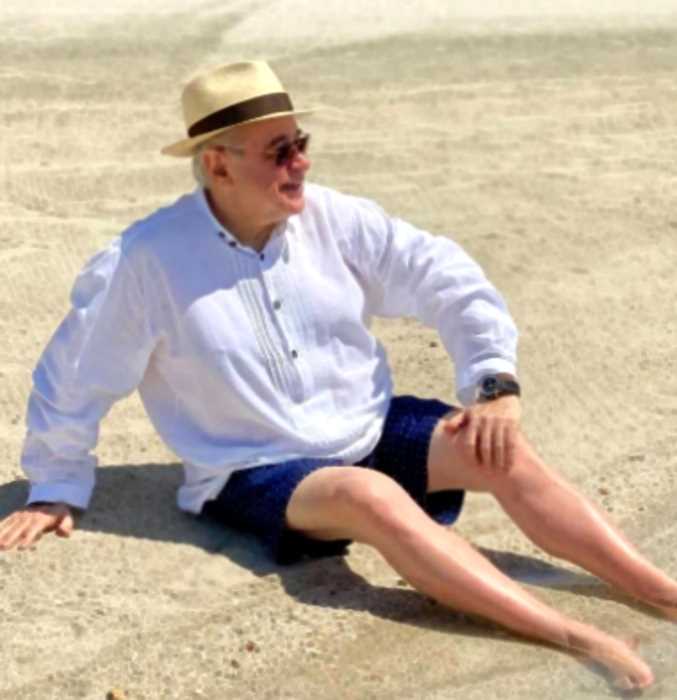«Рыхлые телеса»: поклонники не оценили оголенные фото 74-летнего Петросяна