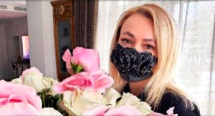«Просто позор»: Рудковскую раскритиковали за гламурную маску от коронавируса