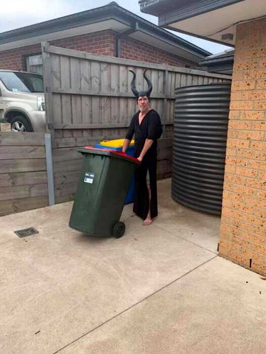 «Позитив да и только»: австралийцы решили эффектно выбрасывать мусор во время карантина