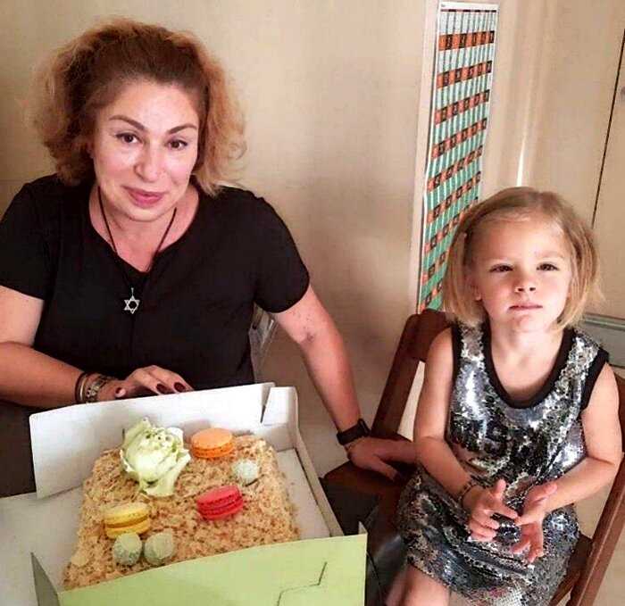 «Полный беспредел»: дочь Тимати научили называть Алену Шишкову сестрой