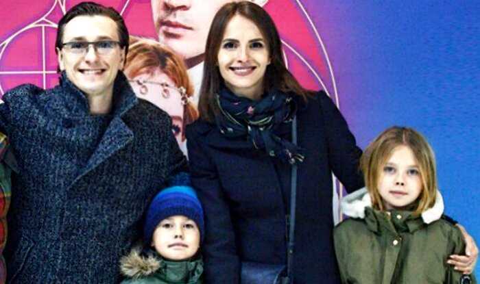 Сергей Безруков поделился редким семейным фото с женой и детьми