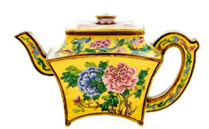Старый чайник оказался ценным сосудом императора