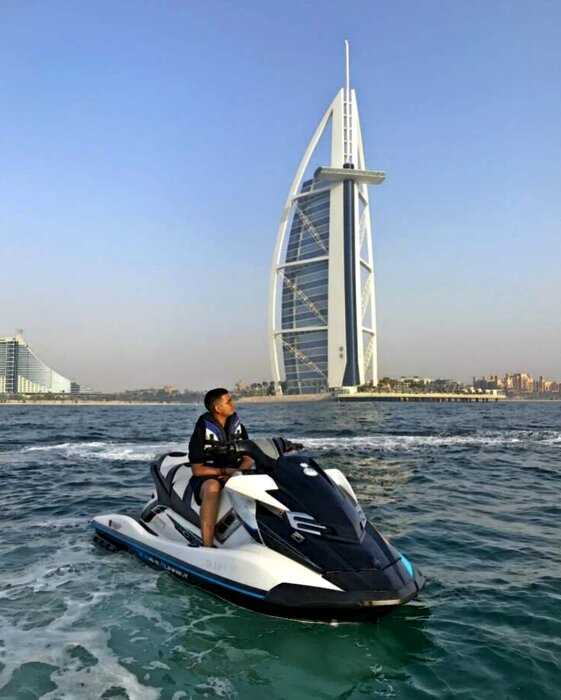 Подросток-миллионер из Дубая утопает в роскоши и не стесняется этого