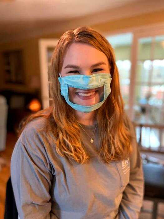 21-летняя студентка делает маски для глухих и слабослышащих. Великолепное начинание!