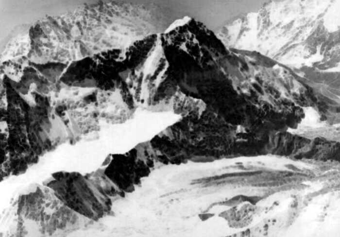 Уникальные фотоснимки: первый полет над Эверестом