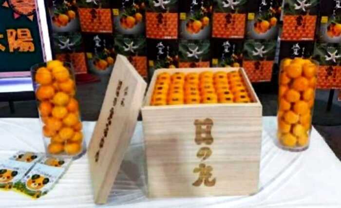 В Японии продали ящик мандаринов за миллион йен