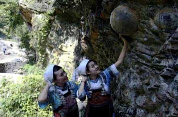 Загадочная китайская скала откладывает каменные яйца каждые 30 лет