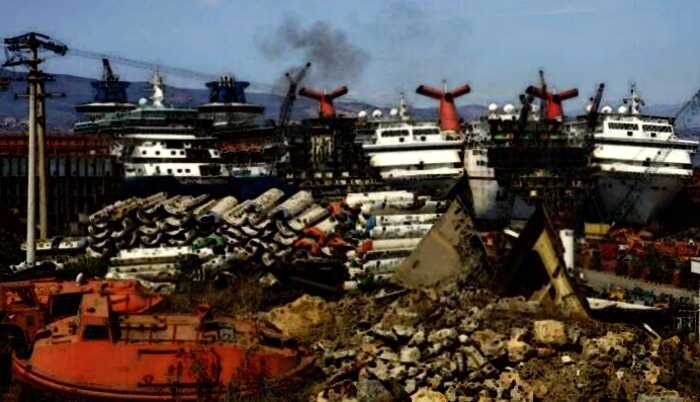 В Турции на утилизационной верфи круизных лайнеров выстроилась очередь из кораблей