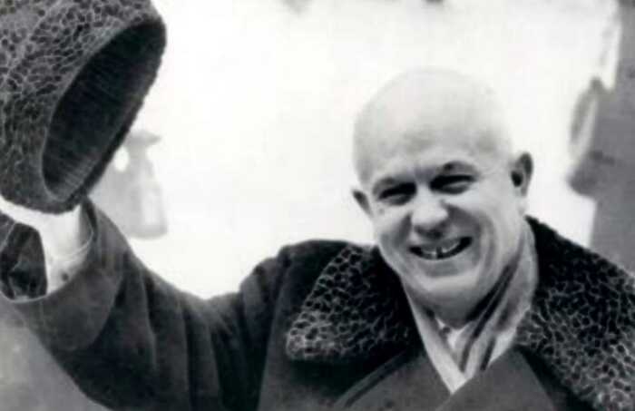 Почему Хрущев запретил исполнять гимн СССР в 1956 году
