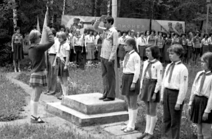 Почему советские школьники любили летние лагеря, и на что жаловались в письмах
