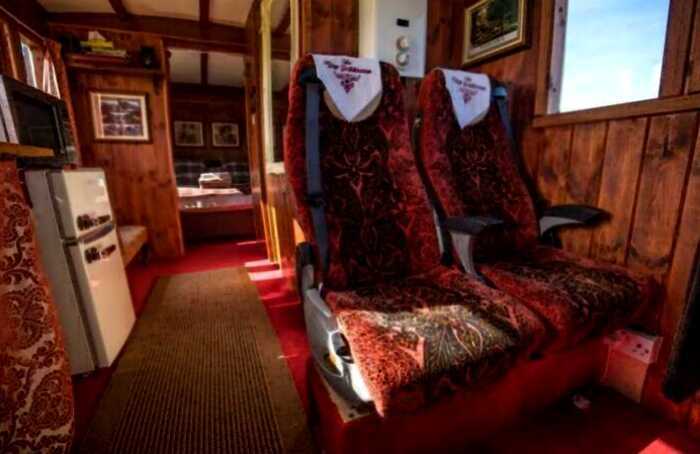 Британка открыла отель в вагоне, построенном собственными руками
