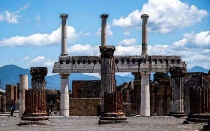 Туристка вернула римскому музею украденный артефакт и попросила прощения