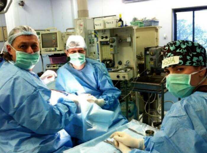 Сибирский хирург делает бесплатные операции детям по всему миру