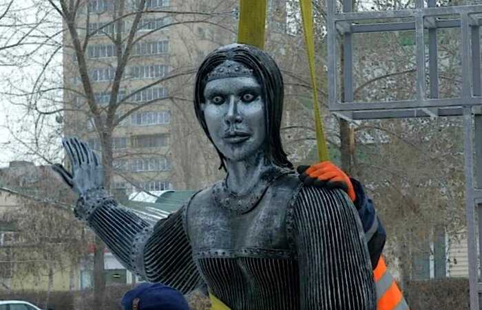 Горожан испугала новая статуя ходоку Аленушке, и ее демонтировали спустя трое суток