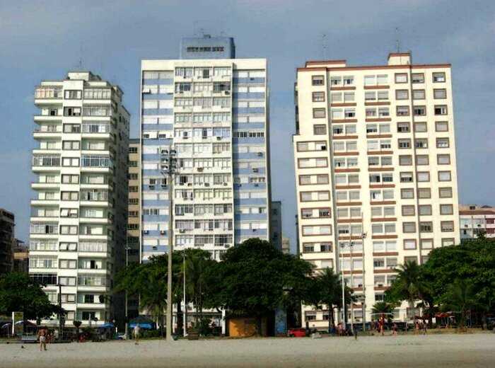 Гигантское домино: почему в бразильском городе сотни домов стоят под наклоном
