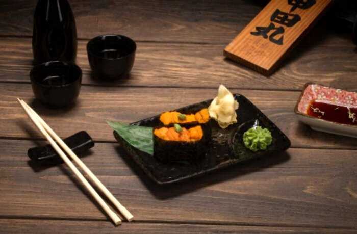 Как правильно держать палочки для суши: особенности японского этикета
