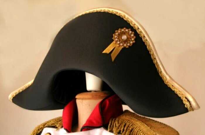 Откуда в Европе взялись шляпы-треуголки и почему после 150 лет стремительно вышли из моды