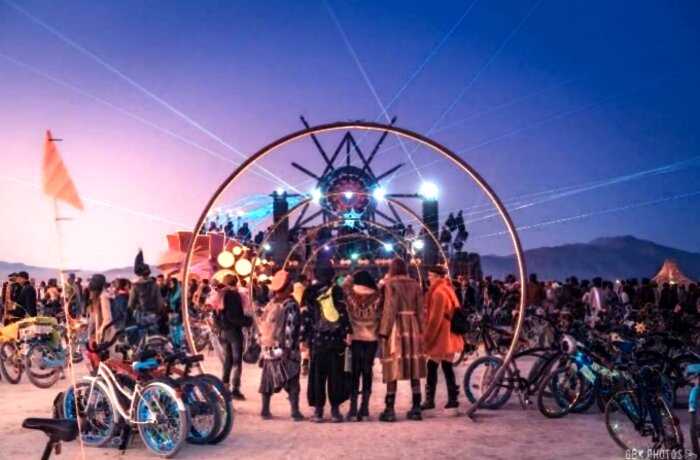 «Burning man» — красивый и бесшабашный «огненный» фестиваль посреди пустыни