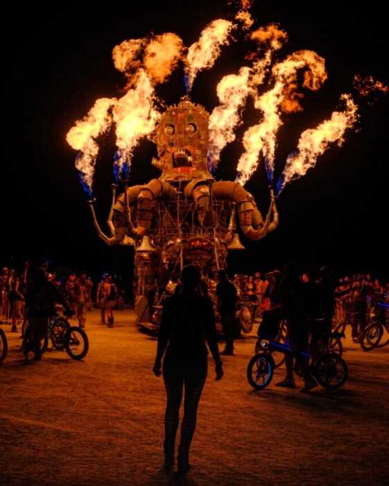 «Burning man» — красивый и бесшабашный «огненный» фестиваль посреди пустыни