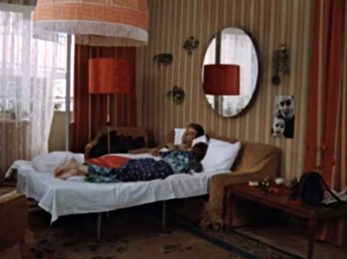 Как выглядела квартира зажиточного человека в СССР. На примере Кати Тихомировой из «Москва слезам не верит»