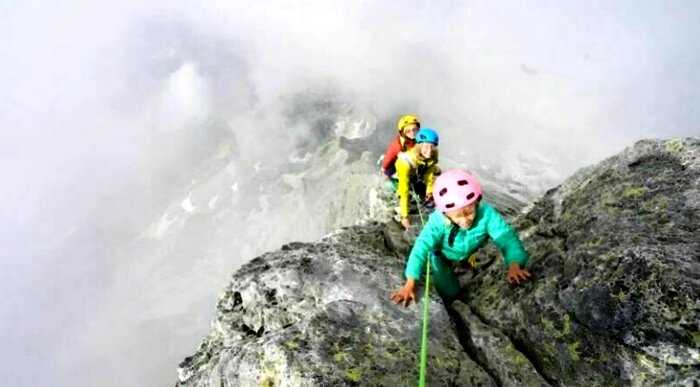 Как трехлетний мальчик покорил вершину высотой более 3300 метров