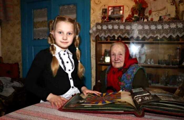 Леонид Якубович навестил свою белорусскую поклонницу, приехав с телевизором и дровами