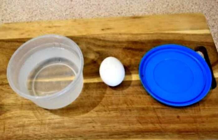 Как почистить яйцо от скорлупы ровно за 2 секунды