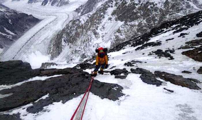Напарник обрезал веревку и бросил альпиниста одного на горе. Мужчина спускался вниз 7 дней