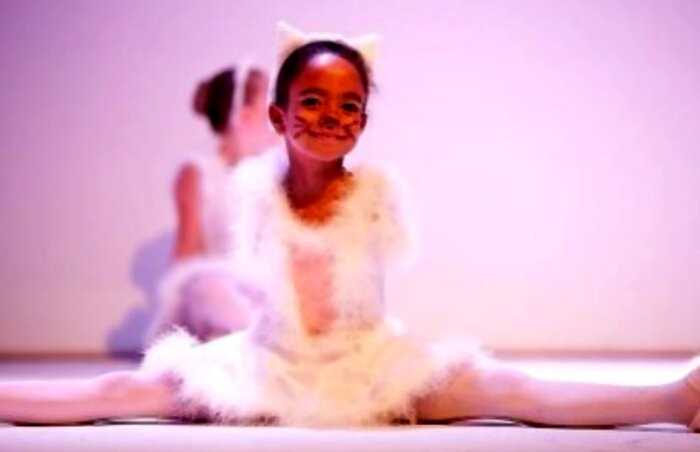 Балерина без рук Витория Буэно. Как она танцует и удается ли вести полноценную жизнь в свои 16