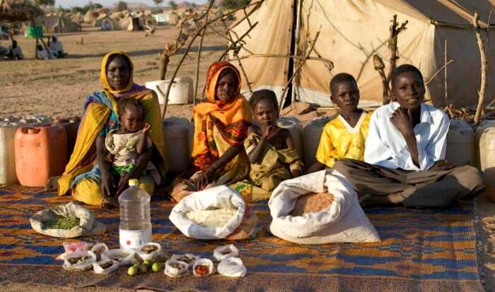 Голодная планета: 10 ярких фото о том, как питаются семьи из разных стран