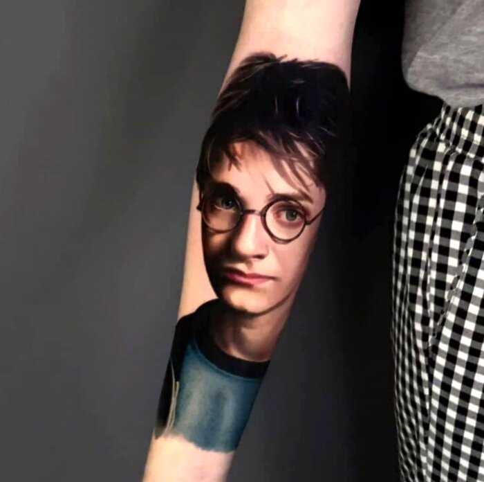 Татуировщик бьёт настолько реалистичные портреты, что он словно фотопринтер для кожи