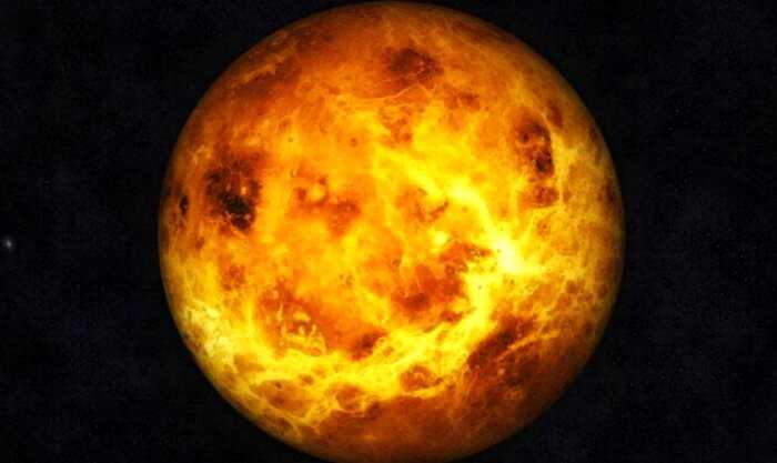 5 необычных явлений, замеченных в атмосфере Венеры. Облака на планете складываются в букву