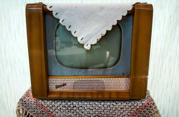Зачем в СССР телевизор накрывали салфеткой