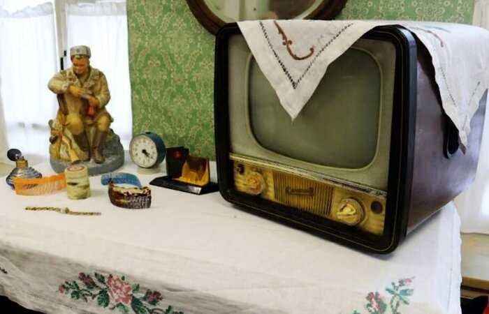 Зачем в СССР телевизор накрывали салфеткой