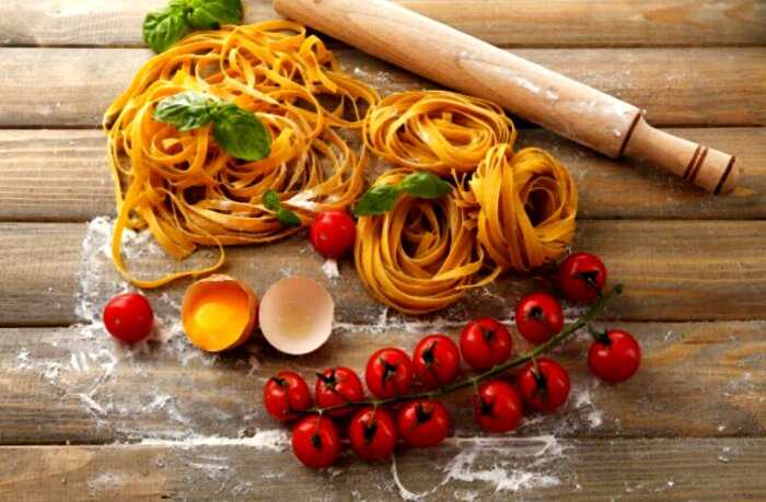 Где появились макароны, почему пасту считают итальянской и как приготовить культовое блюдо неаполитанской кухни