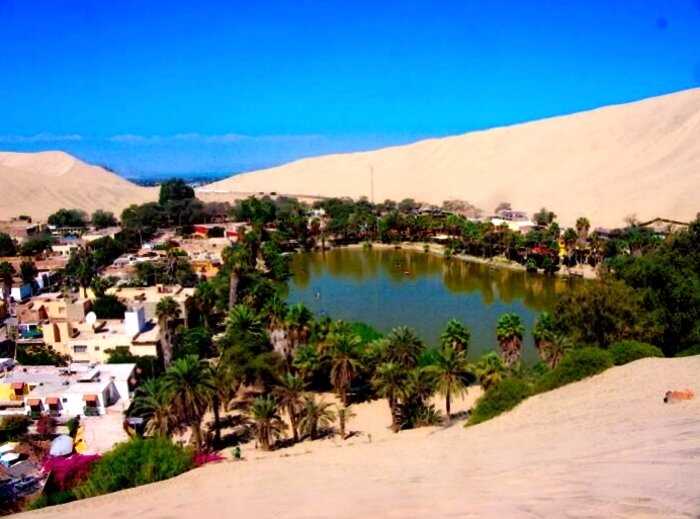 Реальное чудо в пустыне: люди построили маленький городок вокруг озера