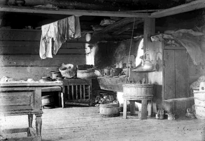 Как выглядела раньше кухня в крестьянских домах (как ни странно, много общего с нынешней организацией кухонь в квартирах)