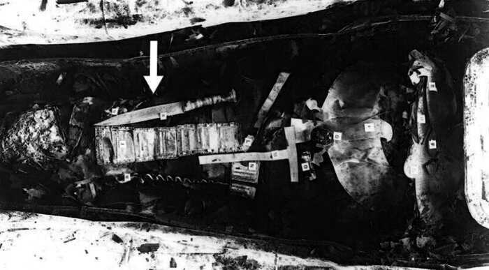 Откуда в гробнице Тутунхамона железный кинжал, если руду тогда еще не добывали