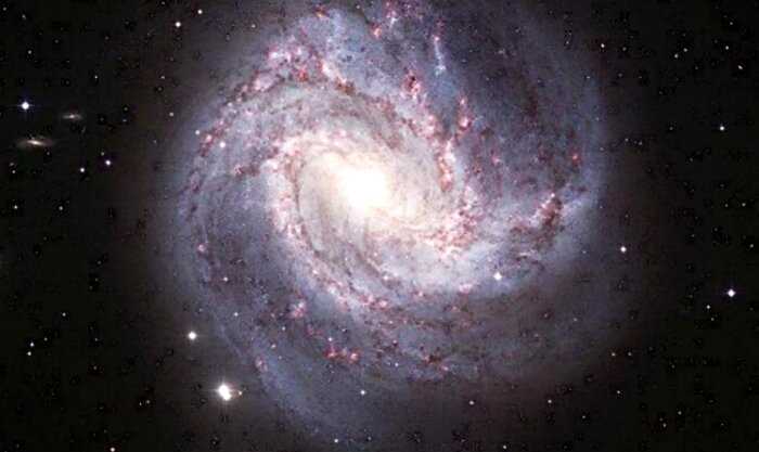5 самых странных галактик, известных науке. В одной беспрерывно вспыхивают сверхновые, словно в источнике энергии
