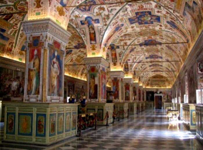 Почему библиотеку Ватикана так тщательно охраняют? Какие тайны там могут содержаться?