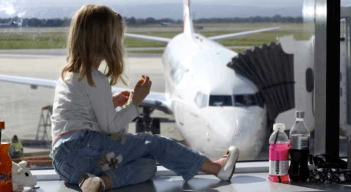 В Женеве 7-летняя девочка тайком и без билета попала в самолет