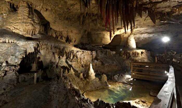 Мамонтова пещера идет под землей на 800 километров. Теперь спелеологи открыли новые ходы и называют ее «бездонной»